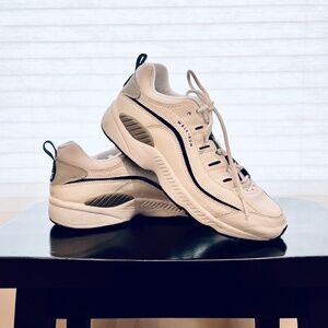 Easy Spirit Eserace Leather shoes Used - Almost New Size 8